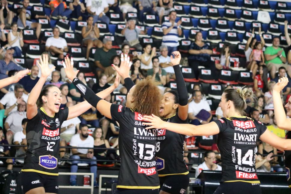 Sesi Vôlei Bauru vence Barueri na estreia da Superliga Cimed