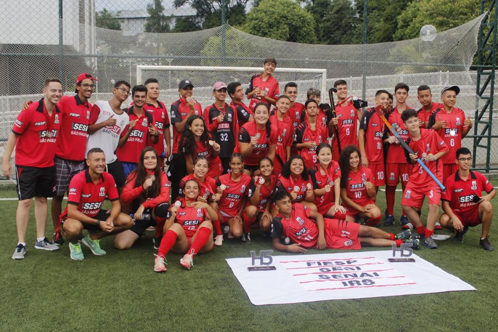 Equipes sub-15 masculino e sub-18 feminino de hóquei do SESI-SP ficam com o título do Paulista Hockey5 de Base