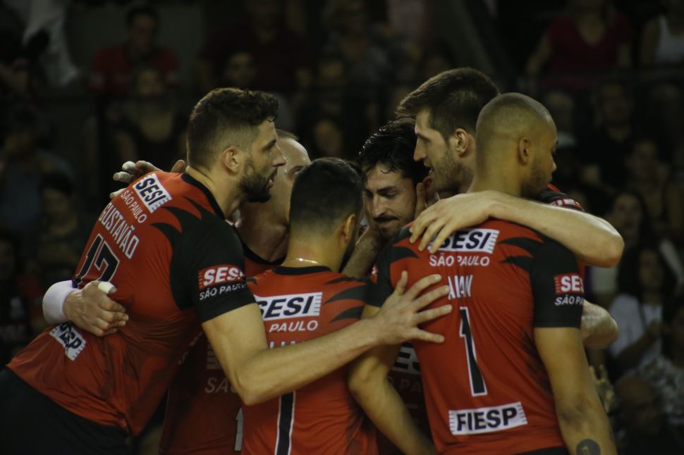 Sesi-SP cresce nos momentos decisivos e abre vantagem na série semifinal da Superliga Cimed