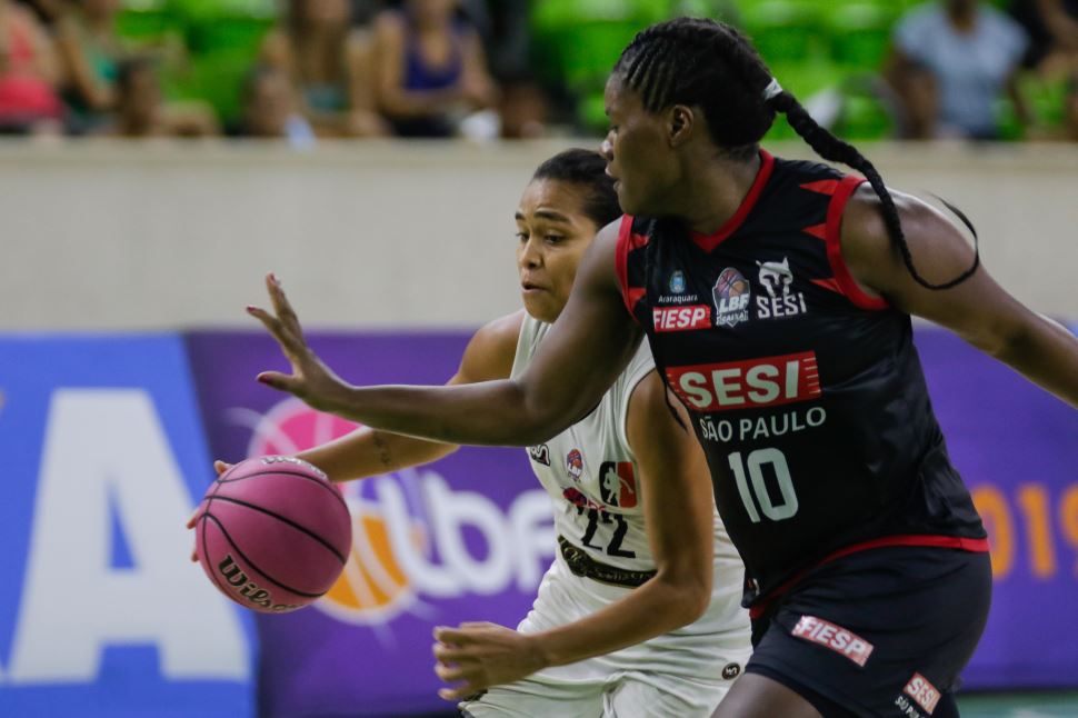 Sesi Araraquara domina o garrafão contra a LSB RJ/Sodiê Doces e alcança a terceira vitória seguida na LBF