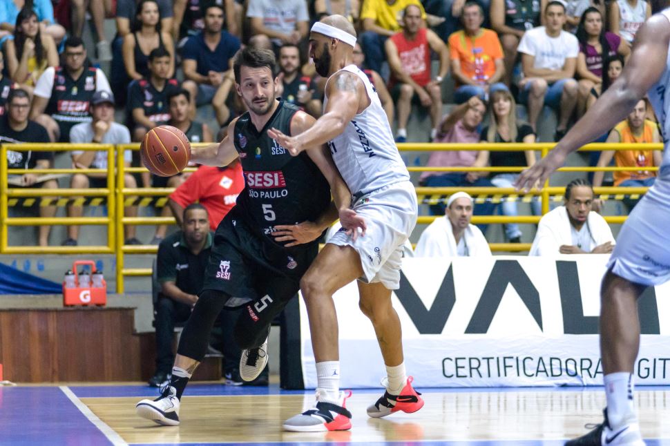 Sesi Franca vence terceiro jogo e está na semifinal do NBB
