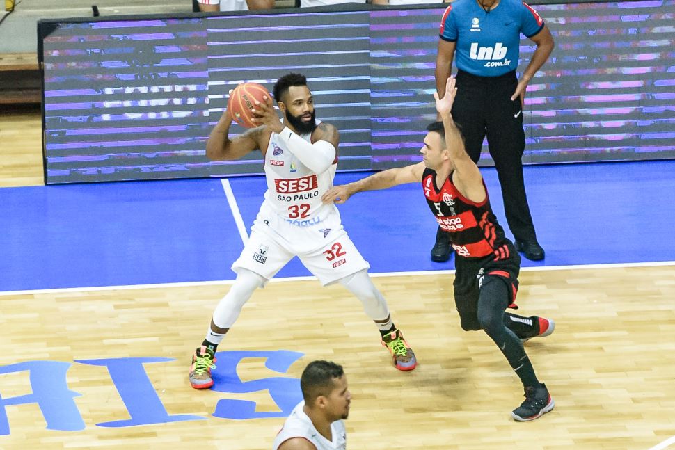 Com Pedrocão lotado, Sesi Franca vence Flamengo e empata as finais do NBB