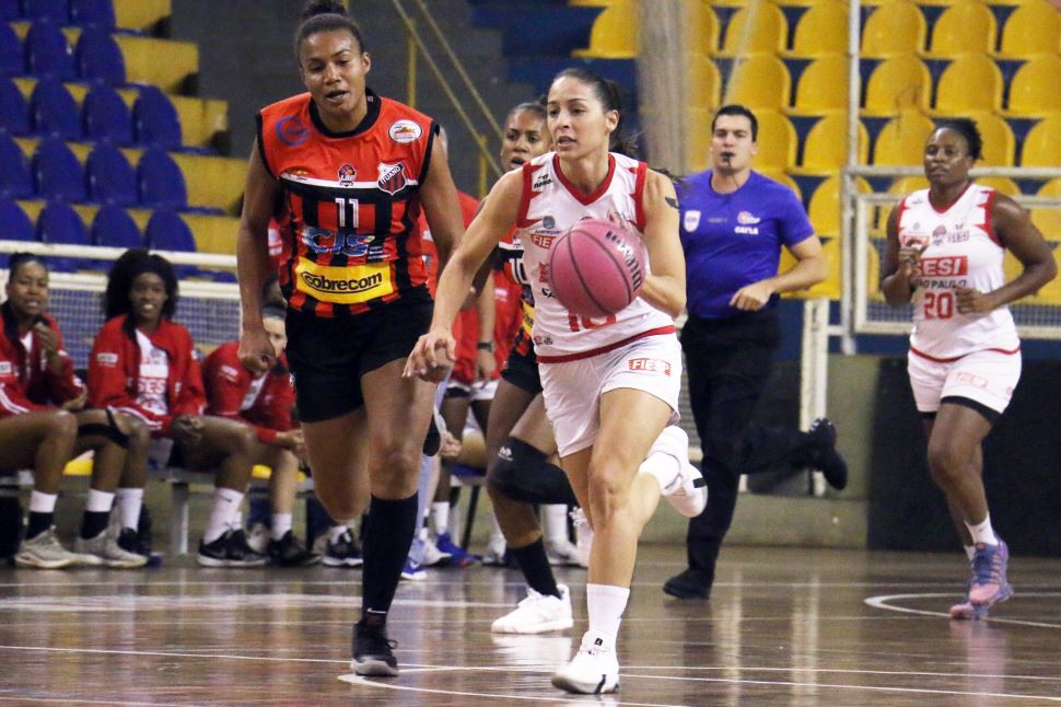 Meninas brilham em quadra e Sesi Araraquara conquista sua 10ª vitória na LBF