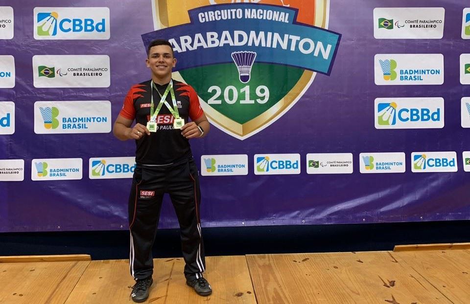 Rogério Jr, atleta do Sesi-SP, conquista dois ouros no Nacional de Badminton