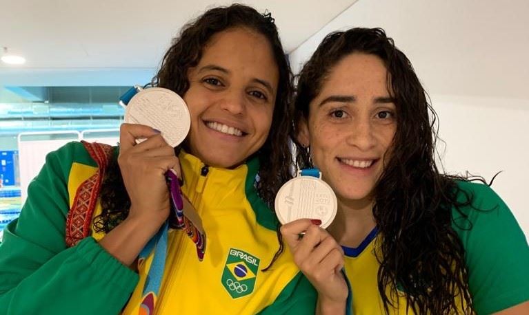 Etiene Medeiros e Daynara de Paula garantem prata no primeiro dia da natação no Pan-Americano de Lima 2019