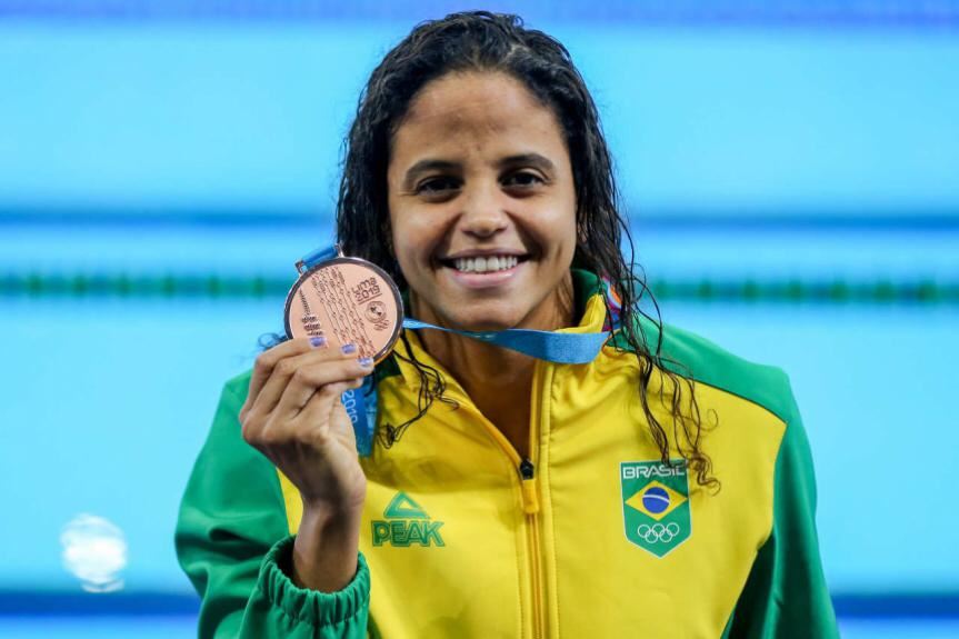 Etiene Medeiros volta ao pódio do Pan com um bronze nos 100m costas