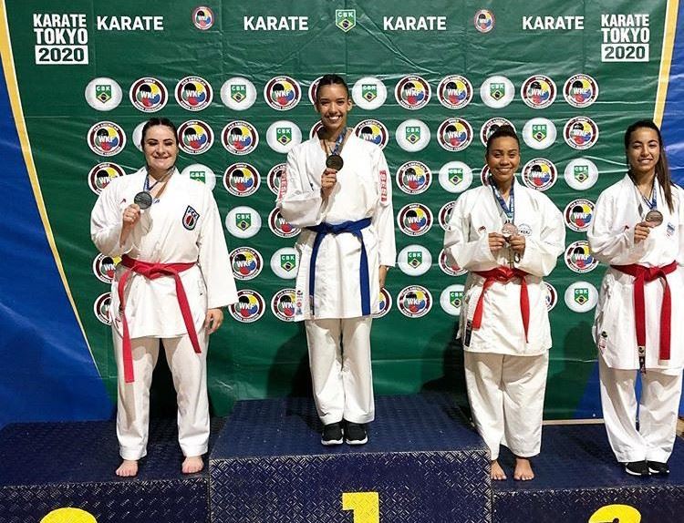 Caratecas do Sesi-SP iniciam o mês de outubro no lugar mais alto do pódio