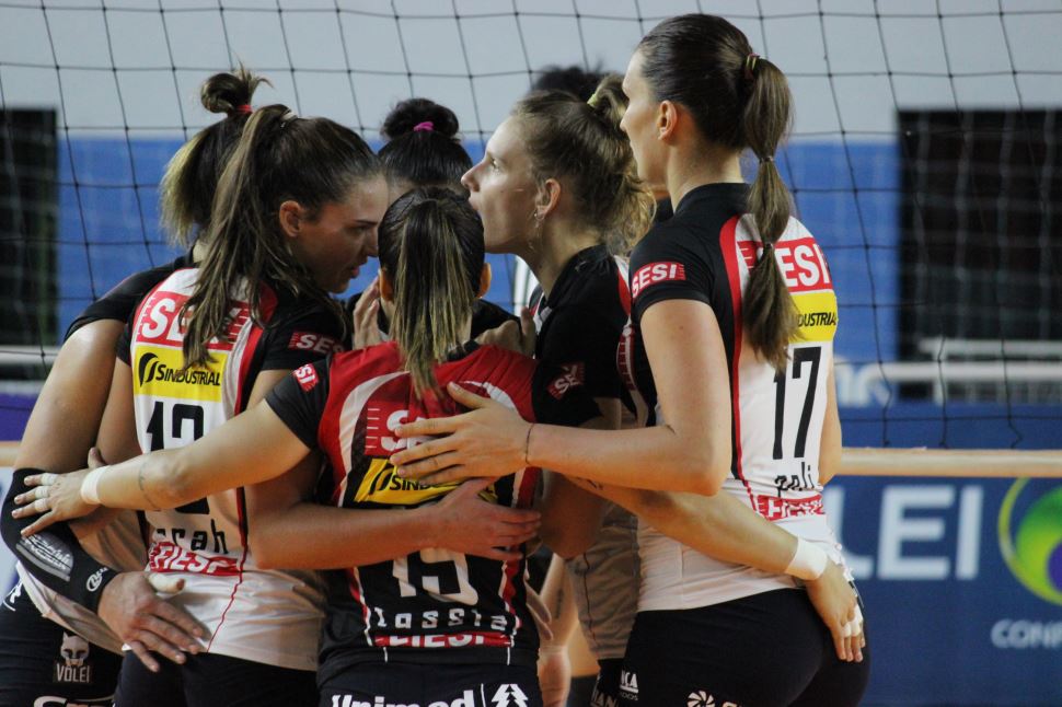 Sesi Vôlei Bauru vence jogo fora de casa por 3 sets a 0