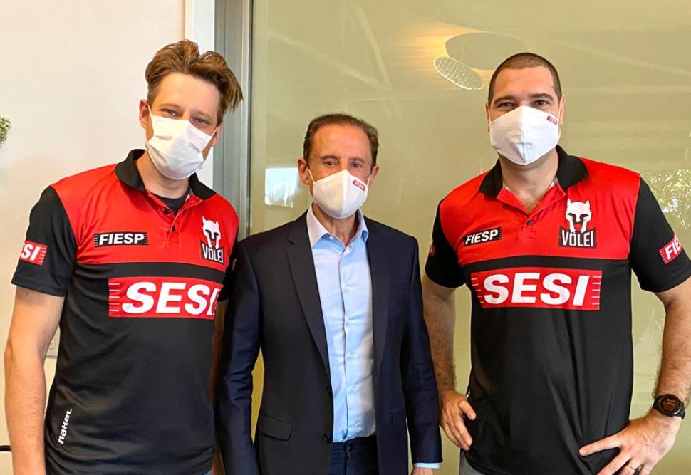 Vôlei masculino do Sesi-SP inicia temporada 2020/2021 com pratas da casa