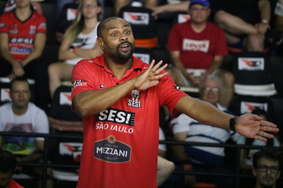 Sesi Vôlei Bauru renova com técnico Anderson Rodrigues para nova temporada 