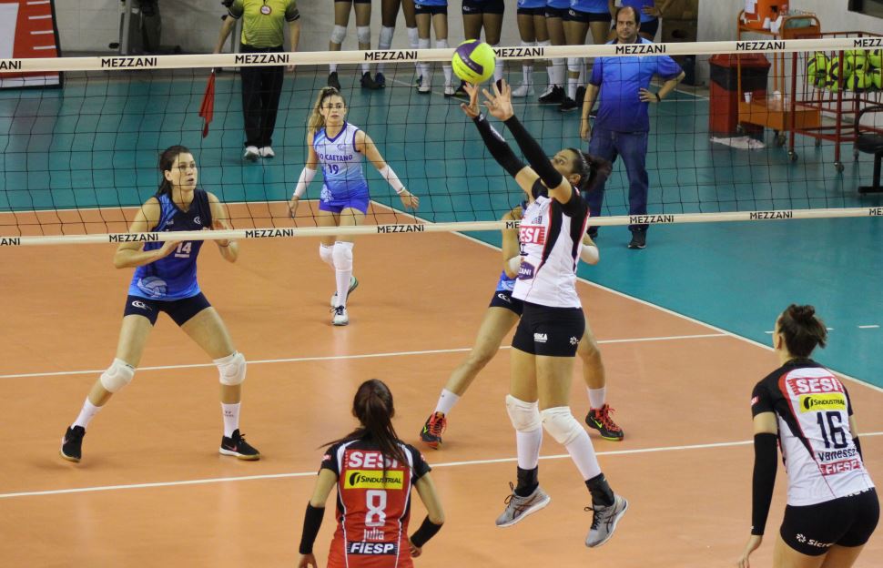 Sesi Vôlei Bauru vence a quinta seguida e aguarda rival da semifinal do Paulista  