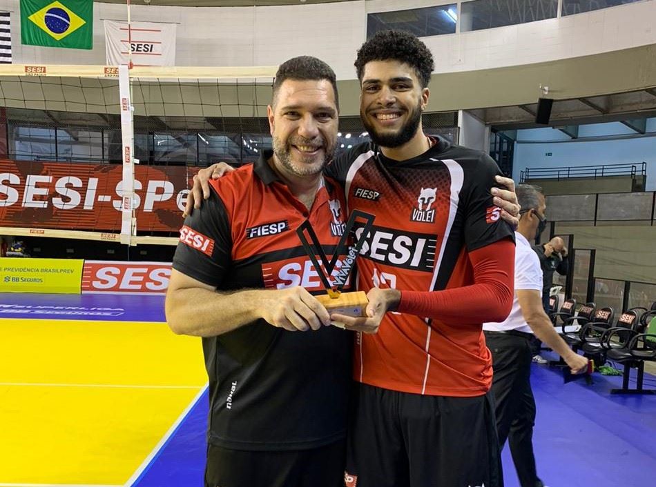 Em noite do central Léo, Sesi-SP vira o placar e garante segunda vitória na Superliga masculina 2020/2021