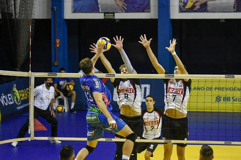 Com parcial acima dos 30 pontos, Sesi-SP luta, mas fica atrás na terceira rodada da Superliga