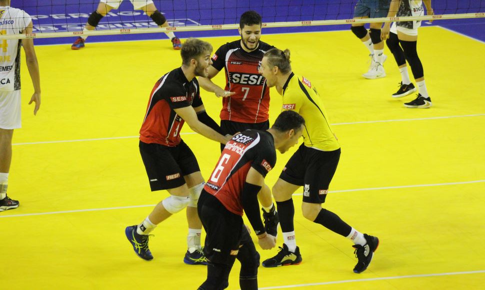 Vôlei masculino do Sesi-SP fecha 2020 com vitória na Superliga 2020/2021