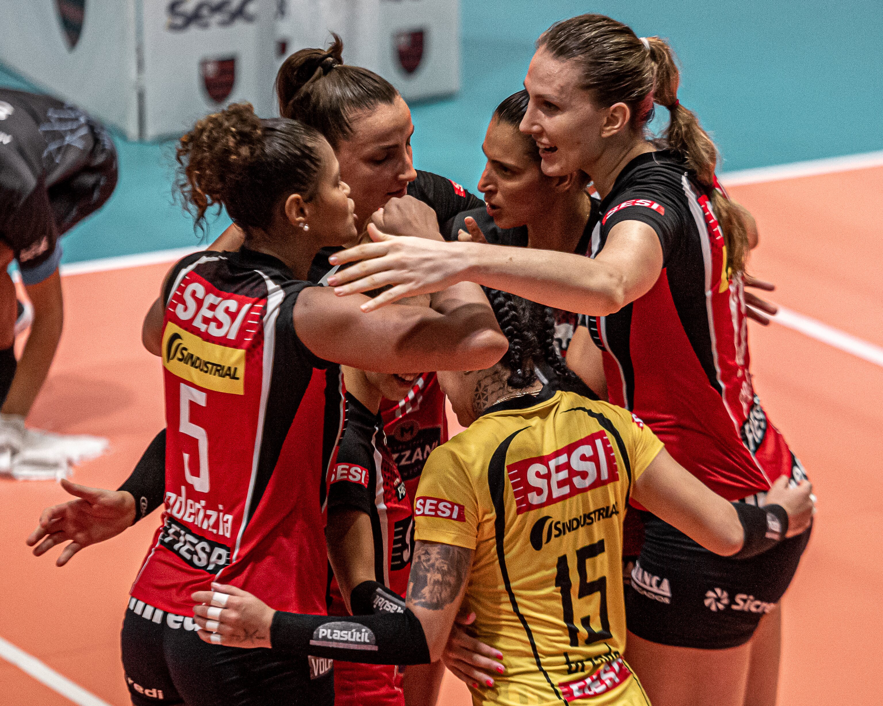 Sesc RJ Flamengo é superado pelo Sesi Vôlei Bauru no tie-break