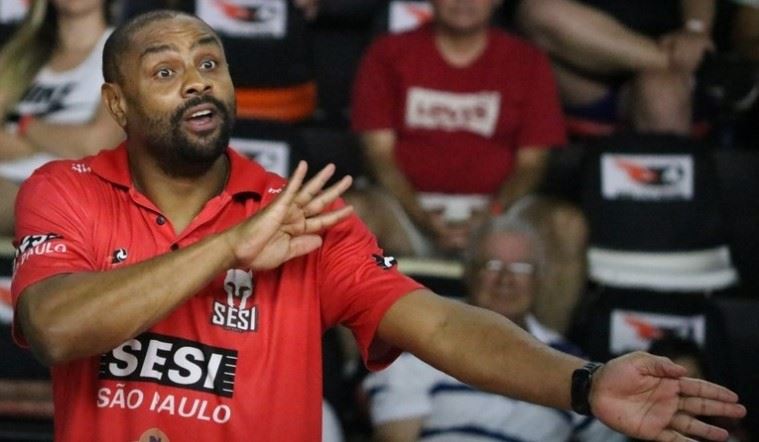 Da camisa de capitão da equipe em 2009 ao uniforme de técnico em 2021