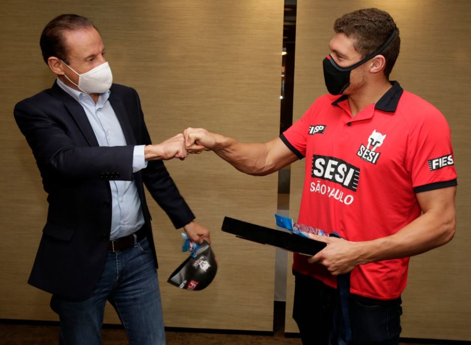 Paulo Skaf recebe nadadores do Sesi-SP após conquista de vaga nos Jogos Olímpicos de Tóquio