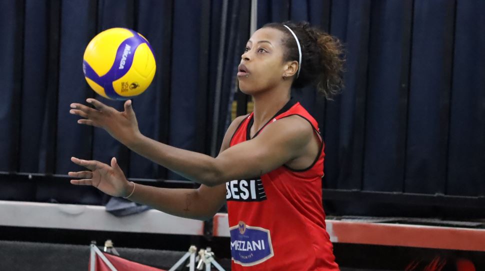 Sentindo-se “em casa”, Mara renova com Sesi Vôlei Bauru 