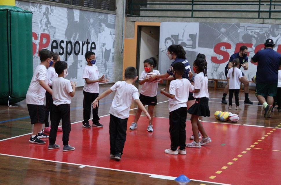 Oficina de Rugby movimentou o Sesi Santos Dumont