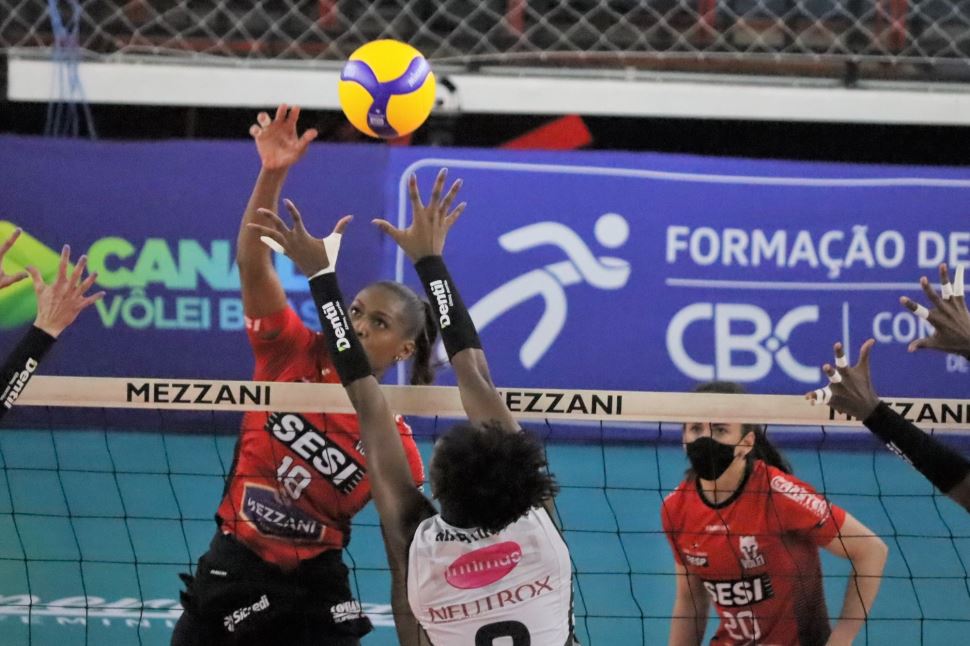 Sesi Vôlei Bauru é superado pelo Dentil/Praia Clube na Superliga Banco do Brasil 2021-2022   
