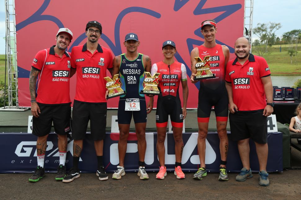 Equipe de Triathlon do Sesi-SP mostra sua força para população de São Carlos 