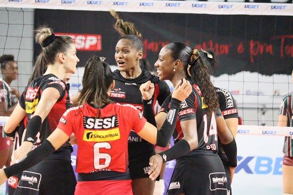 Sesi Vôlei Bauru vence Fluminense e fica a uma vitória da semifinal da Superliga 2021/2022 