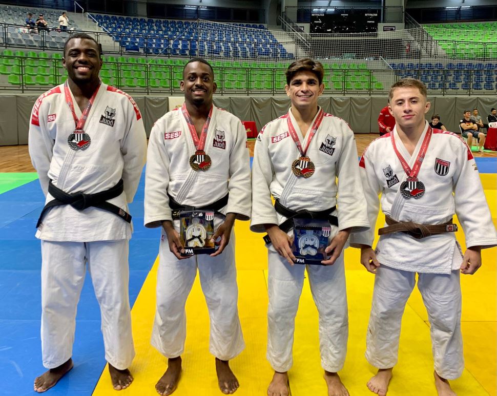 Judô do Sesi-SP fatura quatro medalhas e é vice-campeão do Paulista Sênior 
