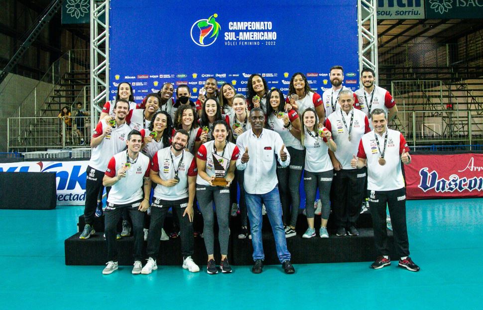 Sesi Vôlei Bauru vence peruanas e é terceiro no Sul-Americano de Clubes  