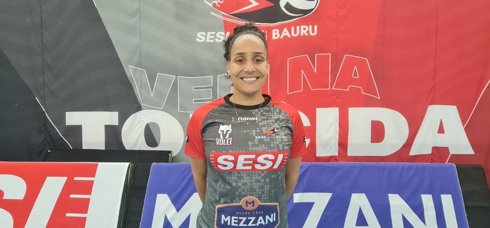 Ivna renova com o Sesi Vôlei Bauru