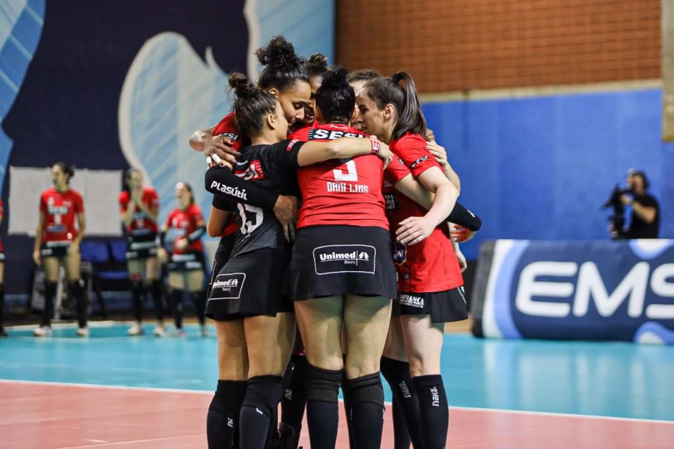 Sesi Vôlei Bauru vence Pinheiros e sai na frente na decisão do título paulista 