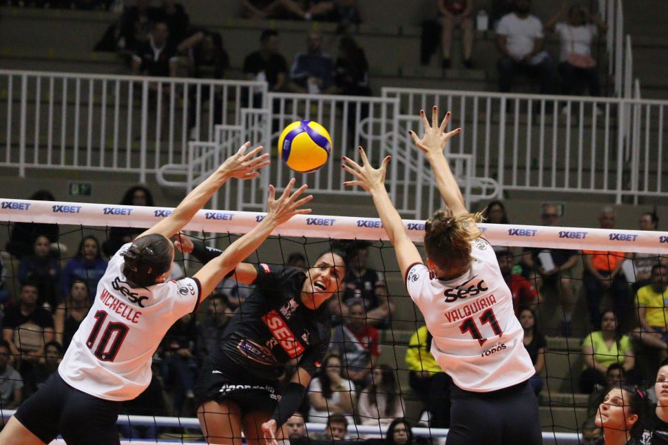 No tie break, Sesi Vôlei Bauru vence Sesc/Flamengo na Superliga 2022-2023 e assume a vice-liderança  