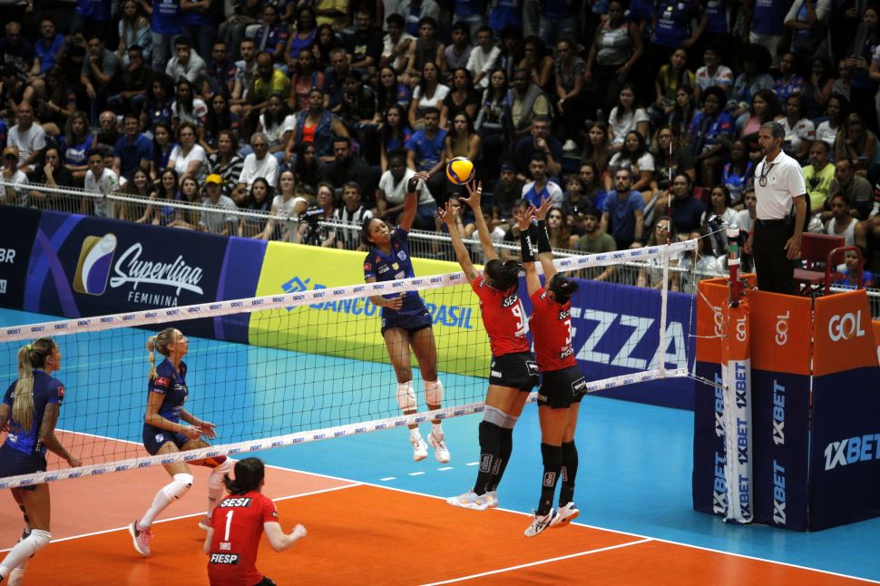 Sesi Vôlei Bauru perde para Gerdau/Minas e está eliminado da Superliga 2022-2023 