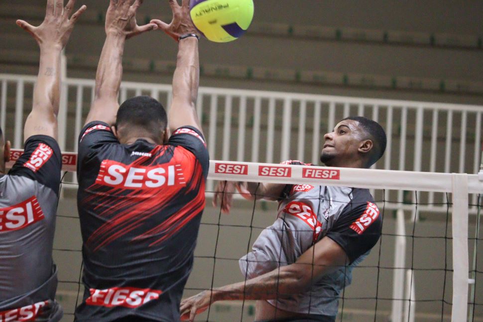Vôlei masculino do Sesi-SP estreia no Paulista em jogo histórico