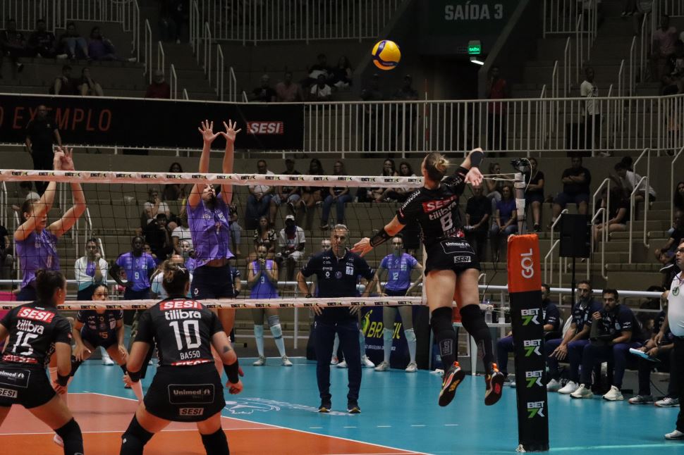 Sesi Vôlei Bauru é superado por Barueri na Superliga Bet7k 2023/2024