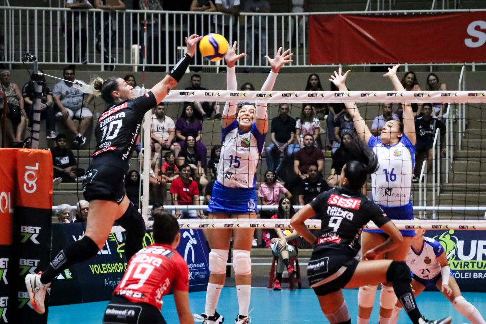 Em jogo rápido, Sesi Vôlei Bauru vence São Caetano na Superliga Bet7k 2023/2024