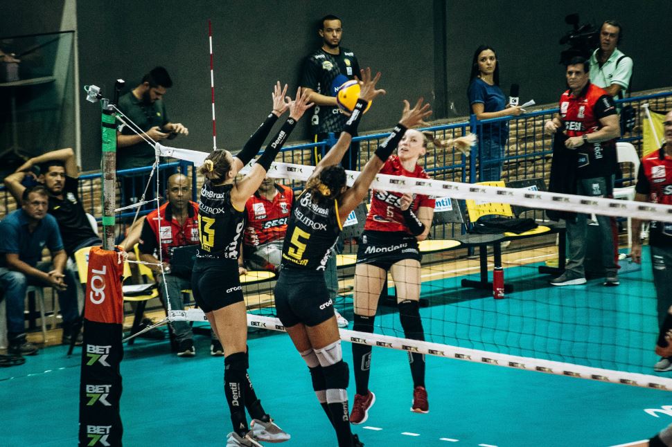 Sesi Vôlei Bauru perde para Dentil/Praia Clube na Superliga Bet7k 2023/2024