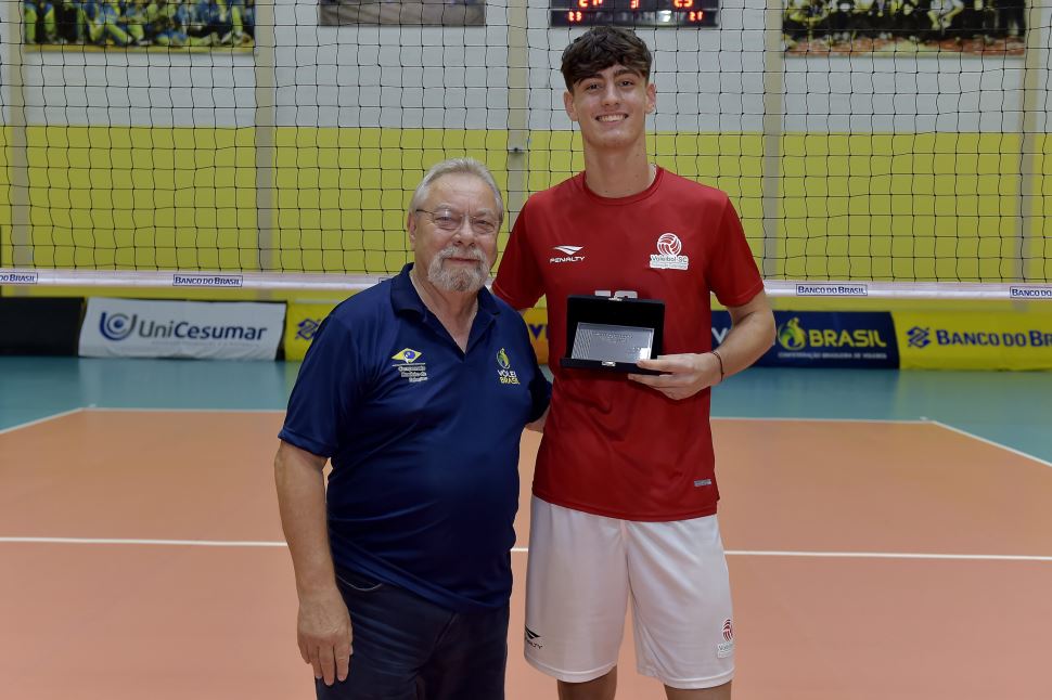 Atleta do vôlei Sub-17 do Sesi Jaú é eleito melhor central do Campeonato Brasileiro de Seleções