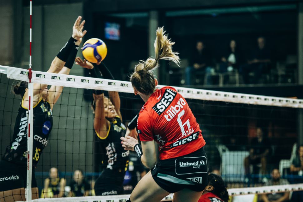 No tie break, Sesi Vôlei Bauru perde para Dentil/Praia Clube no primeiro duelo das quartas da Superliga Bet7k