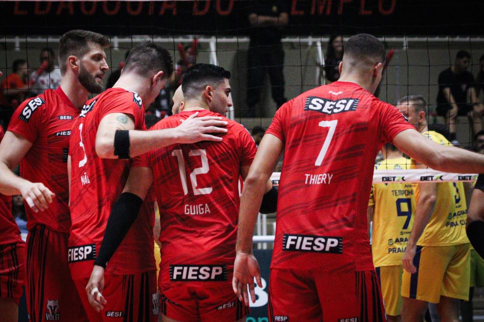Sesi Bauru busca tie break, mas é superado pelo Araguari Vôlei
