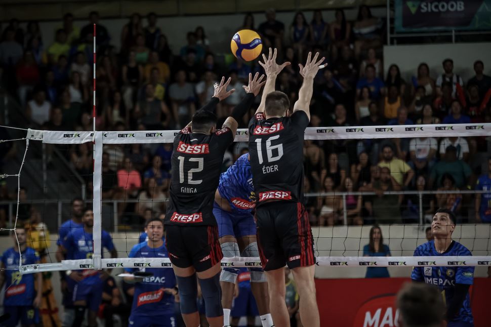 Sesi Bauru recebe Araguari Vôlei em jogo decisivo do confronto