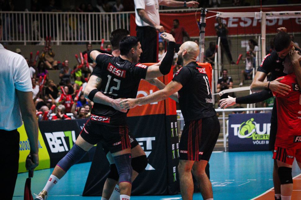 Sesi Bauru derrota Joinville Vôlei em noite de recorde histórico