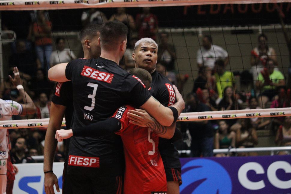 Sesi Bauru recebe Joinville Vôlei em decisão de finalista da Superliga