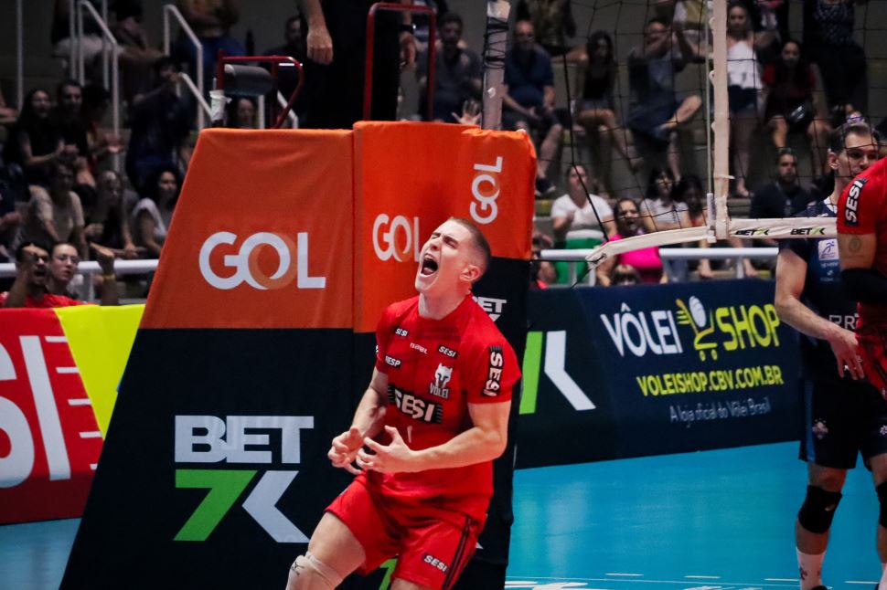 Sesi Bauru renova com líbero Vitinho