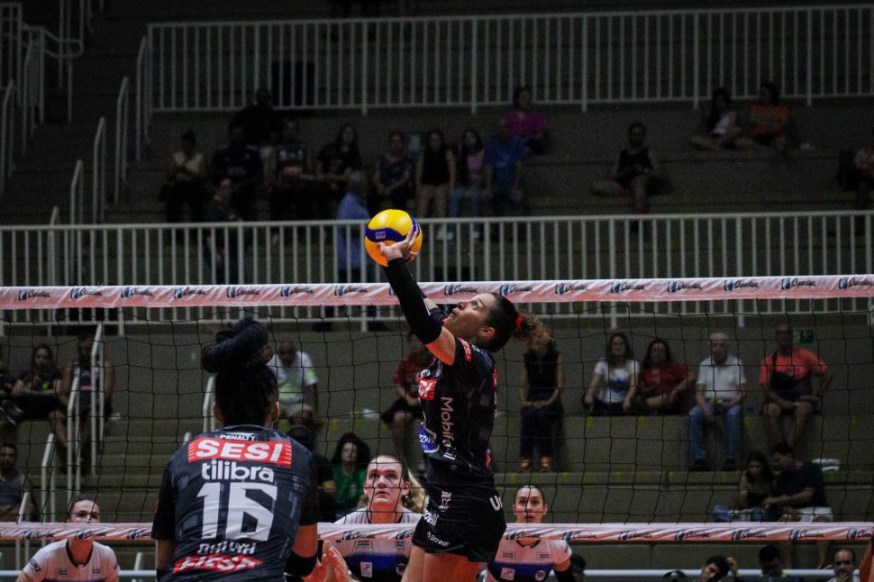 Sesi Vôlei Bauru é superado no tie break pelo EC Pinheiros