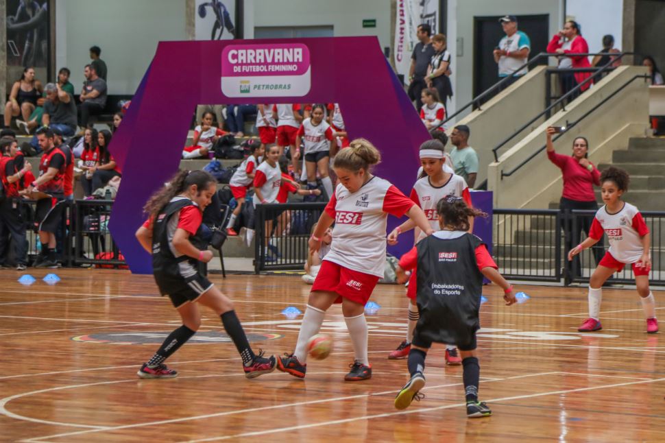 Caravana Petrobras de Futebol Feminino: uma parceria da FPF com o Sesi-SP desembarca em Araraquara  