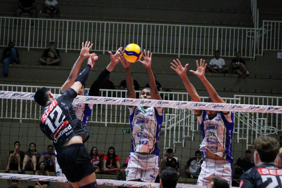 Sesi Bauru sofre derrota para Joinville Vôlei pela Superliga 2024/2025