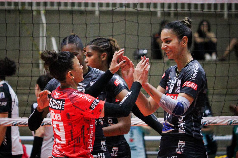 Sesi Vôlei Bauru recebe Brasília Vôlei mirando se firmar no top 4 da Superliga