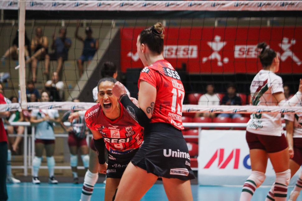 No duelo dos ‘invencíveis’, Sesi Vôlei Bauru bate Fluminense pela Superliga