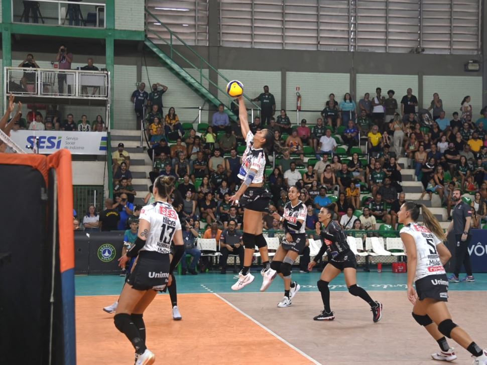Sesi Vôlei Bauru sofre derrota para Brasília Vôlei pela Superliga 2024/2025