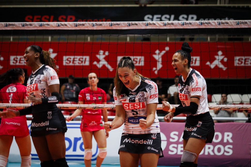 Sesi Vôlei Bauru fecha fase classificatória com 3 a 0 sobre o Unilife Maringá